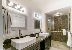 Waikiki Shore by OUTRIGGER