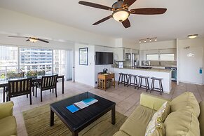 Waikiki Shore by OUTRIGGER