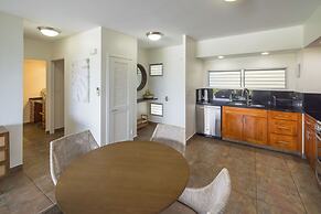 Waikiki Shore by OUTRIGGER