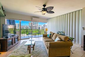 Waikiki Shore by OUTRIGGER