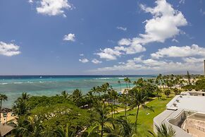 Waikiki Shore by OUTRIGGER