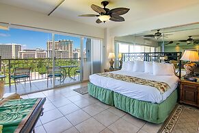 Waikiki Shore by OUTRIGGER