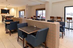 Holiday Inn Express & Suites Raleigh NE - Medical Ctr Area by IHG