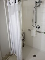 Holiday Inn Express & Suites Raleigh NE - Medical Ctr Area by IHG