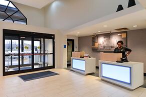 Holiday Inn Express & Suites Raleigh NE - Medical Ctr Area by IHG