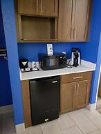 Holiday Inn Express & Suites Raleigh NE - Medical Ctr Area by IHG