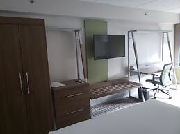 Holiday Inn Express & Suites Raleigh NE - Medical Ctr Area by IHG