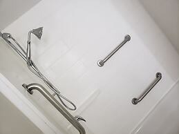 Holiday Inn Express & Suites Raleigh NE - Medical Ctr Area by IHG