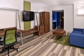 Holiday Inn Express & Suites Raleigh NE - Medical Ctr Area by IHG