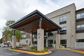 Holiday Inn Express & Suites Raleigh NE - Medical Ctr Area by IHG