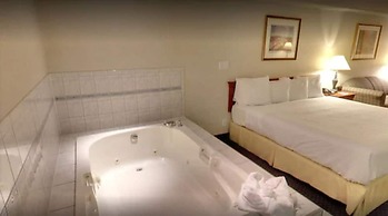 Days Inn & Suites by Wyndham Niagara Falls Centre St. By the Falls