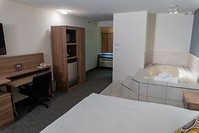 Days Inn & Suites by Wyndham Niagara Falls Centre St. By the Falls