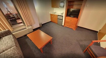 Days Inn & Suites by Wyndham Niagara Falls Centre St. By the Falls