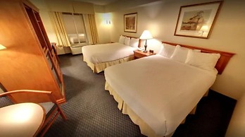 Days Inn & Suites by Wyndham Niagara Falls Centre St. By the Falls