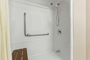 Days Inn & Suites by Wyndham Niagara Falls Centre St. By the Falls