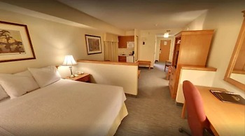 Days Inn & Suites by Wyndham Niagara Falls Centre St. By the Falls