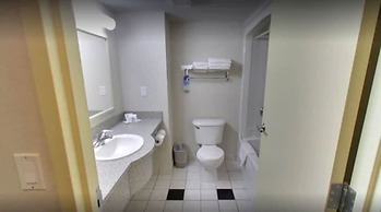 Days Inn & Suites by Wyndham Niagara Falls Centre St. By the Falls