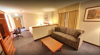 Days Inn & Suites by Wyndham Niagara Falls Centre St. By the Falls