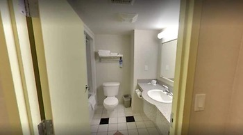 Days Inn & Suites by Wyndham Niagara Falls Centre St. By the Falls