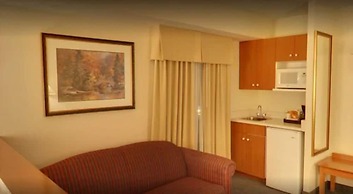 Days Inn & Suites by Wyndham Niagara Falls Centre St. By the Falls