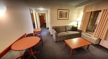 Days Inn & Suites by Wyndham Niagara Falls Centre St. By the Falls