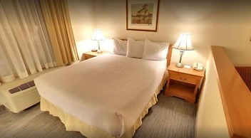 Days Inn & Suites by Wyndham Niagara Falls Centre St. By the Falls