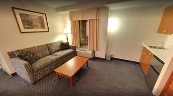 Days Inn & Suites by Wyndham Niagara Falls Centre St. By the Falls