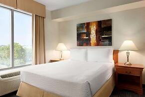 Days Inn & Suites by Wyndham Niagara Falls Centre St. By the Falls