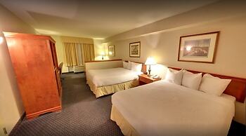 Days Inn & Suites by Wyndham Niagara Falls Centre St. By the Falls