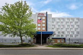 Hampton Inn & Suites Newark Airport Elizabeth