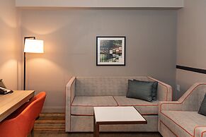 Hampton Inn & Suites Newark Airport Elizabeth