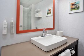 Hampton Inn & Suites Newark Airport Elizabeth