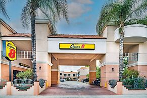 Super 8 by Wyndham North Hollywood