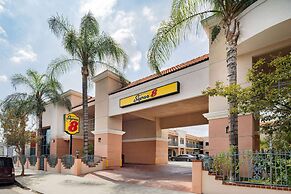 Super 8 by Wyndham North Hollywood
