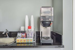 Super 8 by Wyndham North Hollywood