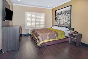 Super 8 by Wyndham North Hollywood