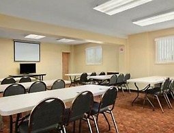 Travelodge by Wyndham Lima OH