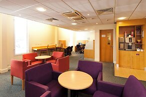 Premier Inn London Heathrow Airport T2 & T3 - Bath Road