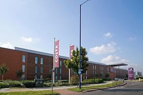 Premier Inn London Heathrow Airport T2 & T3 - Bath Road