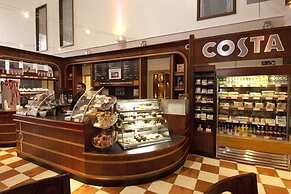 Premier Inn London Heathrow Airport T2 & T3 - Bath Road