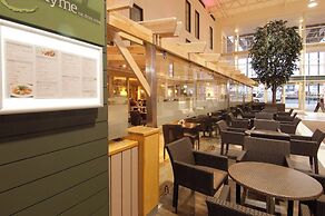 Premier Inn London Heathrow Airport T2 & T3 - Bath Road