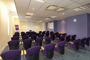Premier Inn London Heathrow Airport T2 & T3 - Bath Road