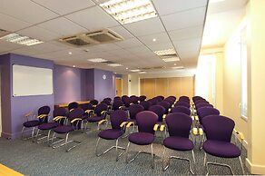 Premier Inn London Heathrow Airport T2 & T3 - Bath Road