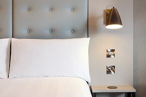 Premier Inn London Heathrow Airport T2 & T3 - Bath Road