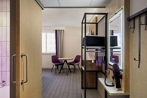 Premier Inn London Heathrow Airport T2 & T3 - Bath Road