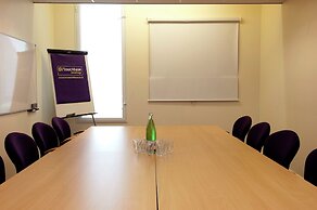 Premier Inn London Heathrow Airport T2 & T3 - Bath Road