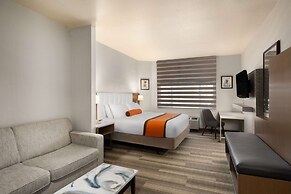 Hotel Marguerite Anaheim/Garden Grove, Trademark Collection by Wyndham