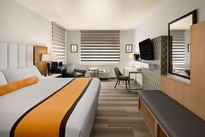 Hotel Marguerite Anaheim/Garden Grove, Trademark Collection by Wyndham