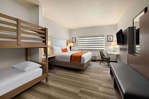 Hotel Marguerite Anaheim/Garden Grove, Trademark Collection by Wyndham