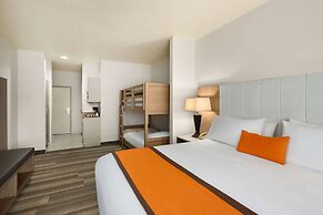 Hotel Marguerite Anaheim/Garden Grove, Trademark Collection by Wyndham